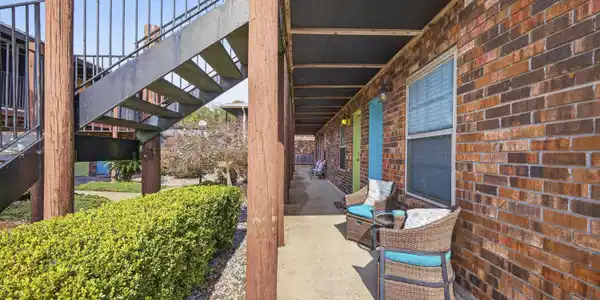 1550 E 2nd Street