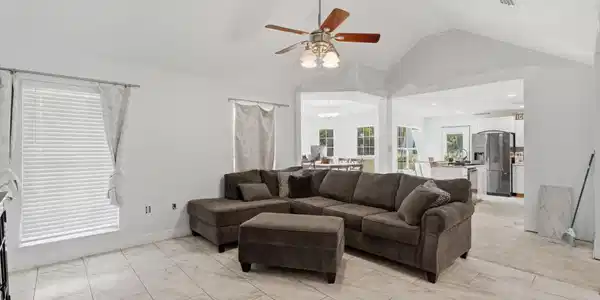 Image 3: 5-web-or-mls-_ELV5532
