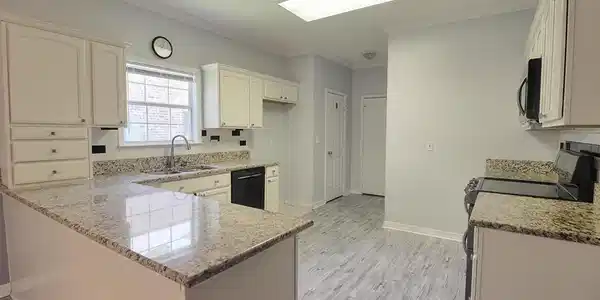 Image 4: 4Kitchen