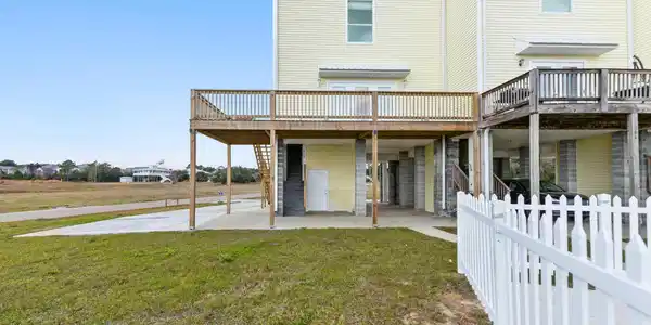 806 W Beach Boulevard