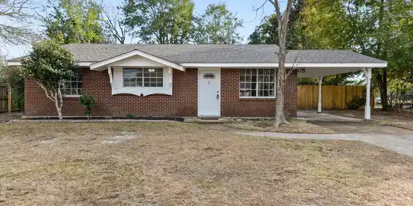 2610 Demaret Drive
