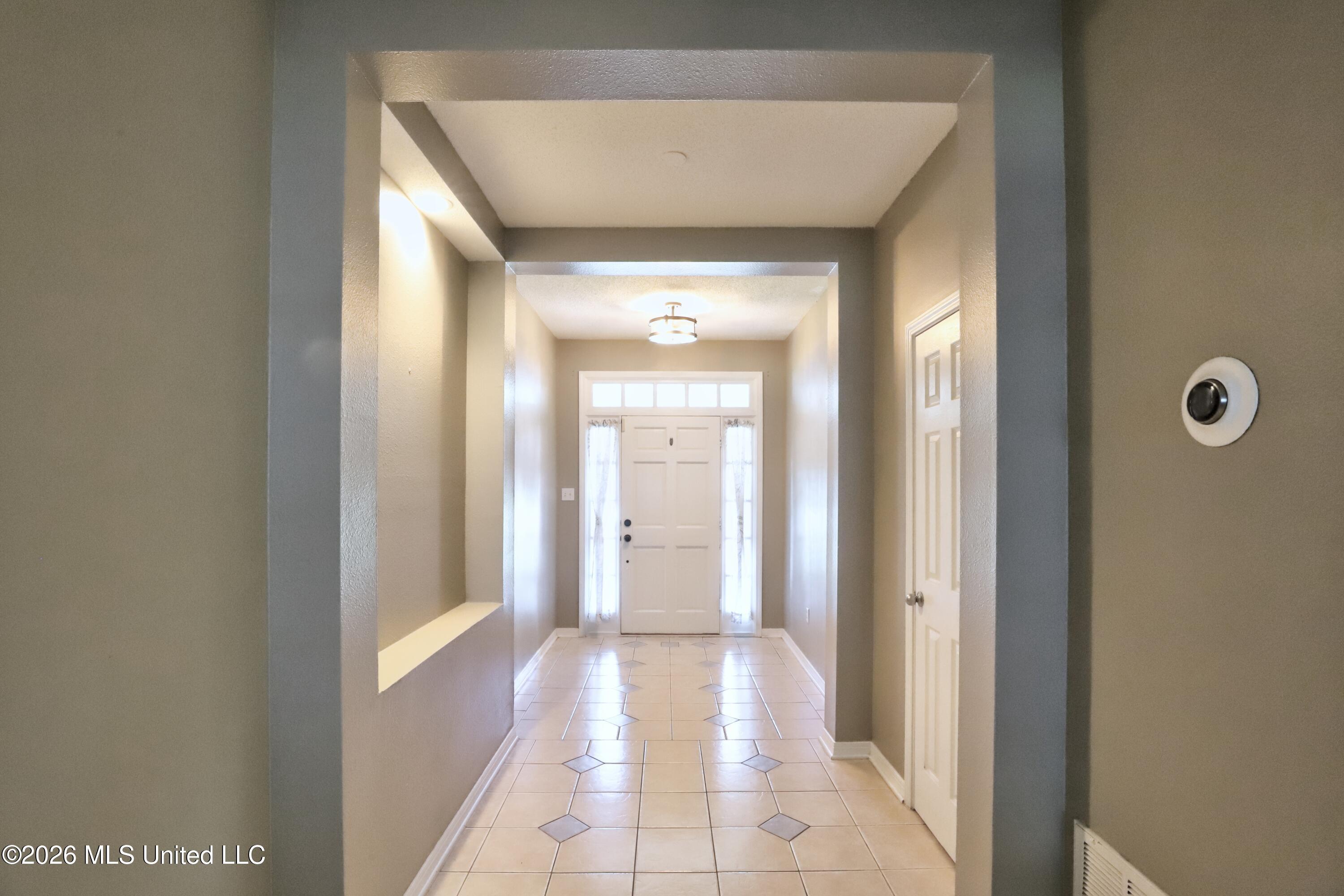Image 4: Foyer