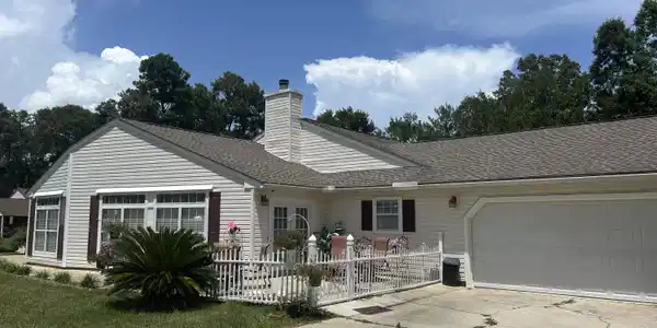 Image 4: Side Patio