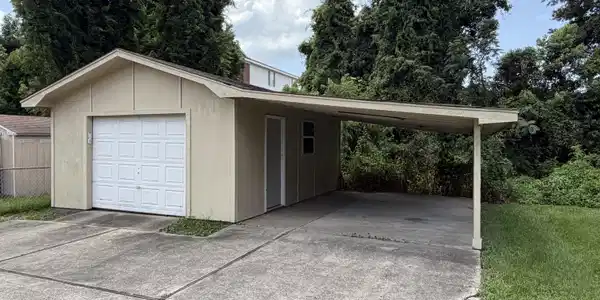 Image 4: Garage/Storage Shed