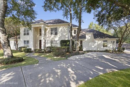 610 Rue Maupesant