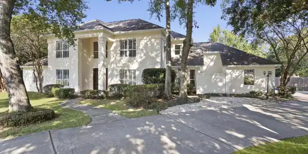 610 Rue Maupesant