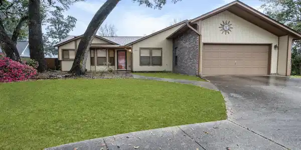 2804 Oakridge Circle