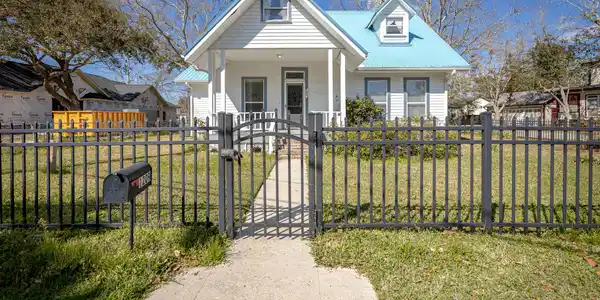 1209 Calhoun Street