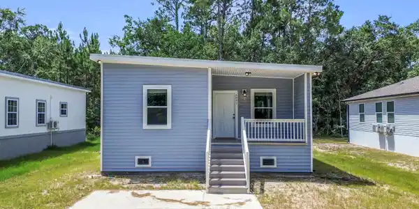 6091 E Adams