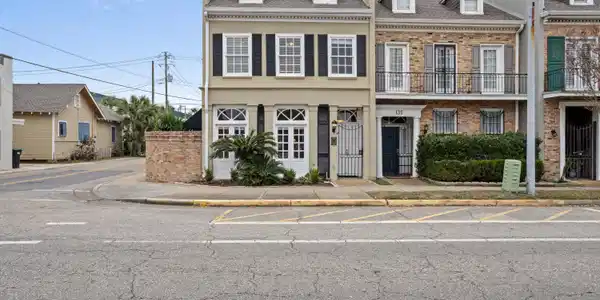 133 Reynoir Street