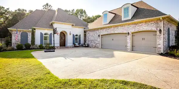 3325 Oakleigh Circle