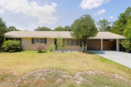 2512 Shady Lane