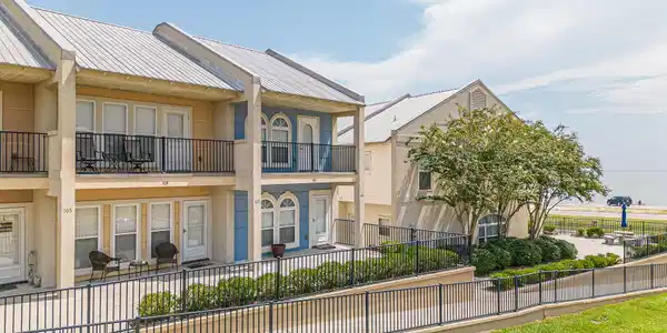 548 Beach Boulevard W
