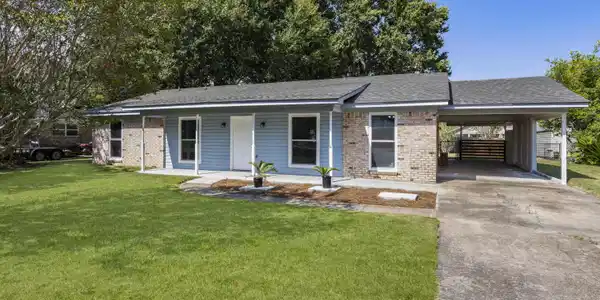 1314 Queen Park Circle