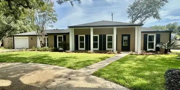 305 W Westview Drive