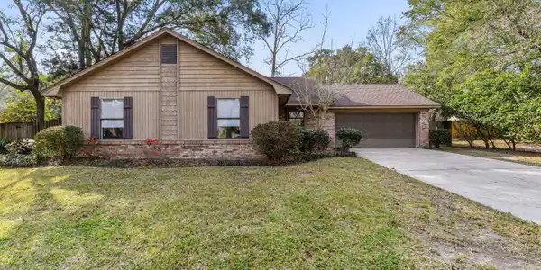 211 White Boulevard