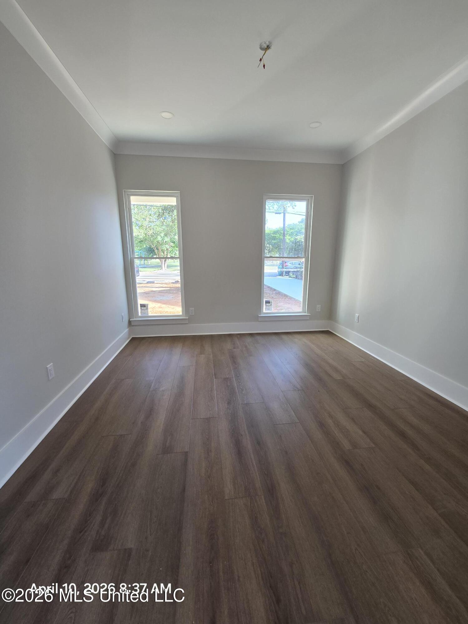 Image 3: Dining room facing 2nd St.