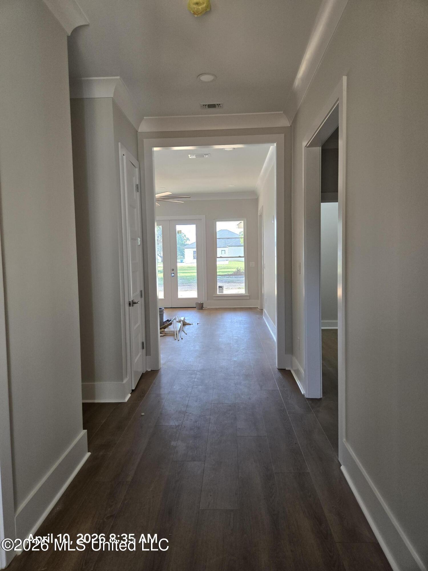 Image 4: Entryway