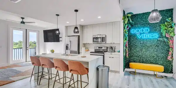 Image 4: Kitchen