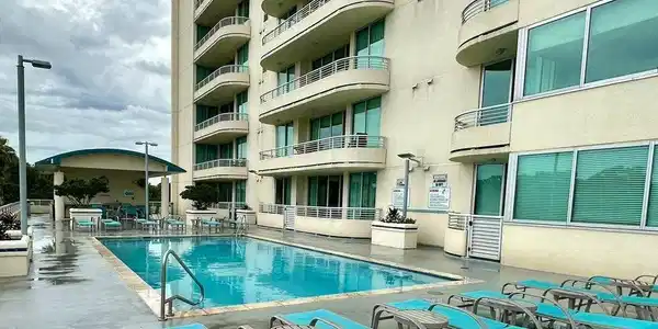 Image 2: 2060 Beach D