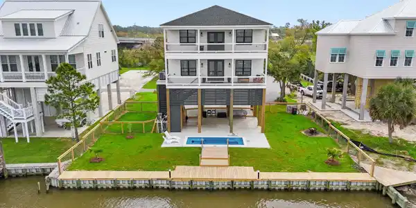 211 Front Street