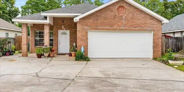 11119 Oakcrest Drive