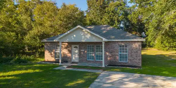 206 E Railroad Street