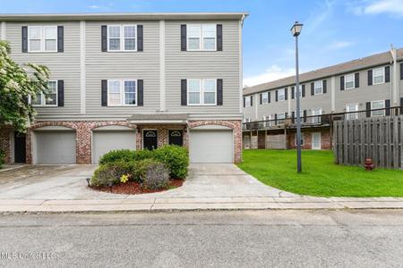208 E Orchard Loop