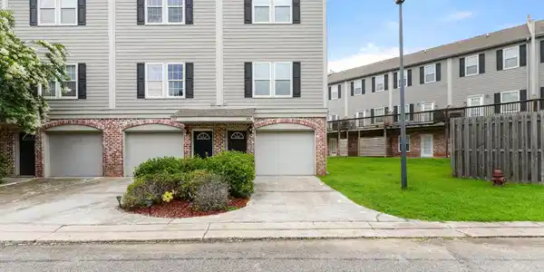 208 E Orchard Loop