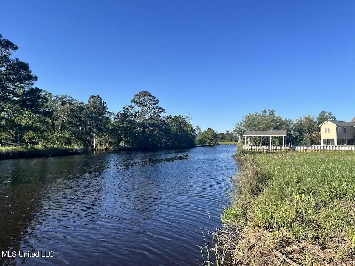 Image 1: Twin Bayou 1