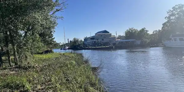Image 3: Twin Bayou 2