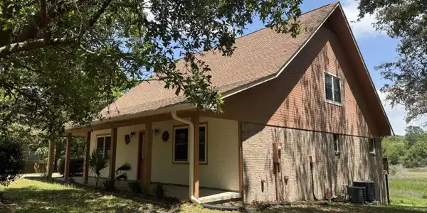 1517 Oak Leaf Circle