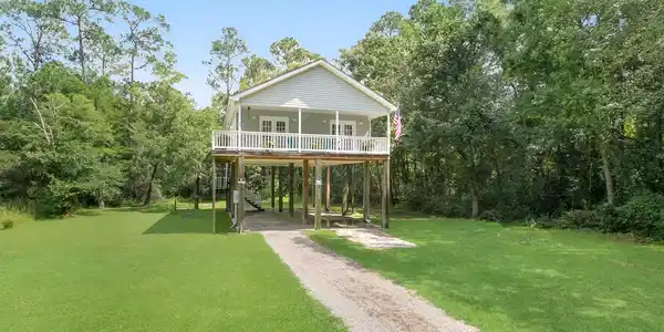 704 Timbalier Street