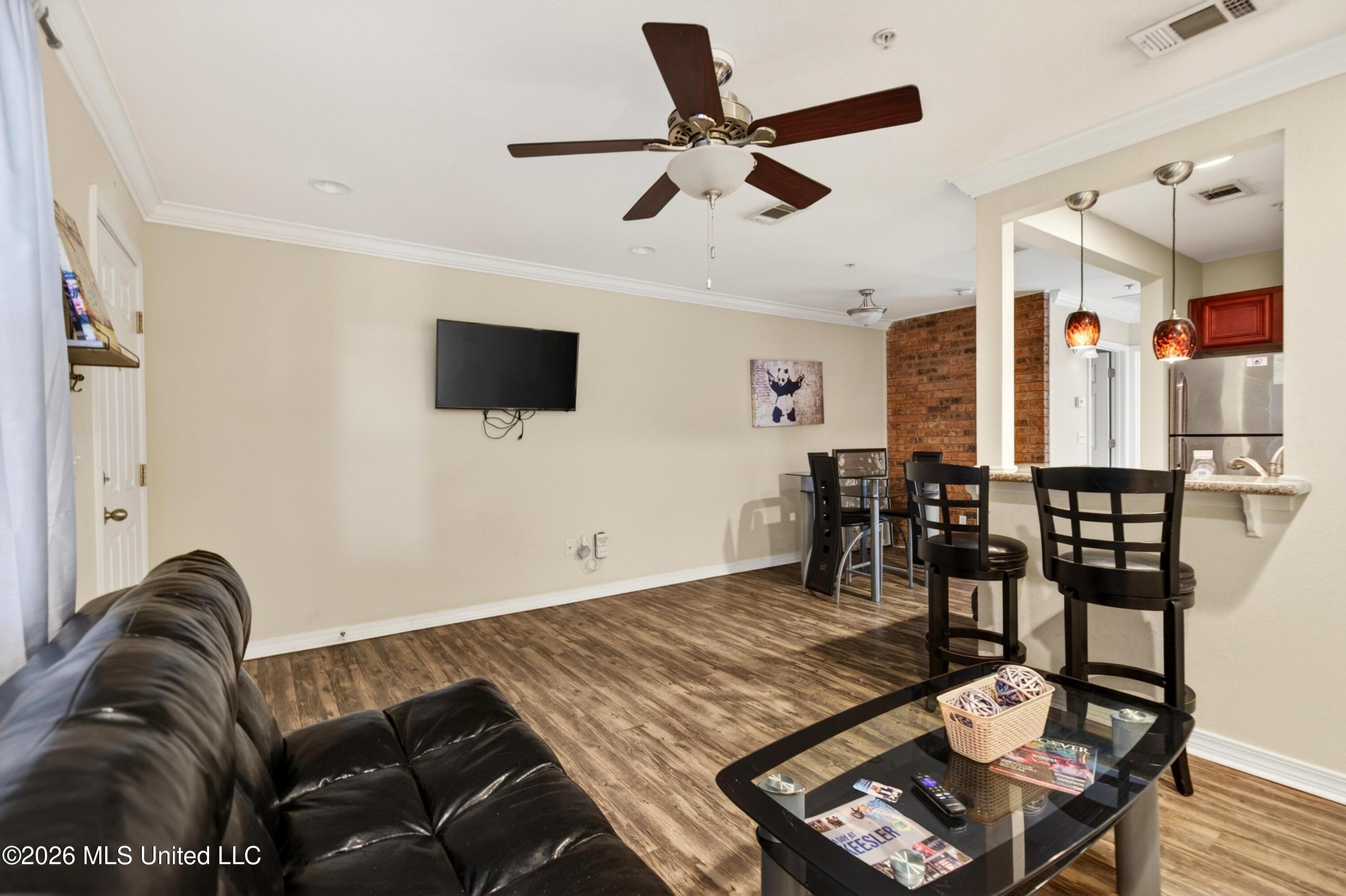 Image 4: 1282Beach#214-6