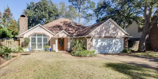 2590 Rue Palafox