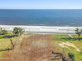 407 Beach Boulevard N