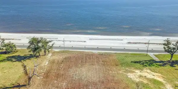 407 Beach Boulevard N