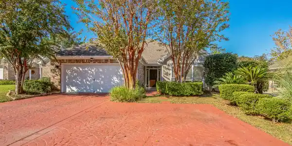 2543 Rue Palafox