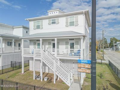 102 W Second Street