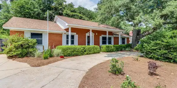 2421 Demaret Drive