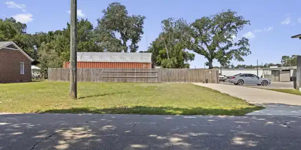 639 Red Oak Drive