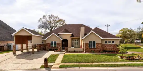 20185 Belle Vue Circle