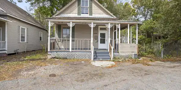 3304 W Railroad Street