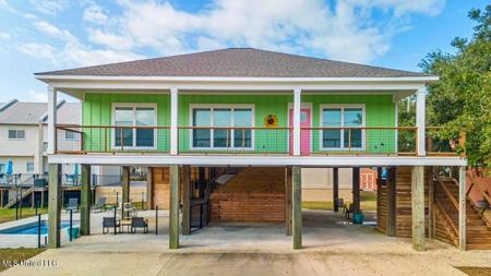 220 Oak Gardens Avenue