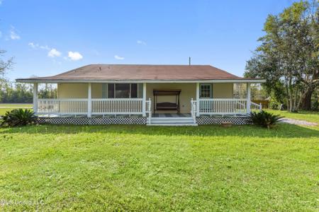 1024 Railroad Street W