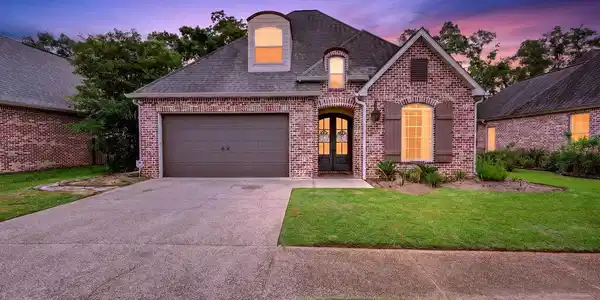 3812 Acadian Village Drive