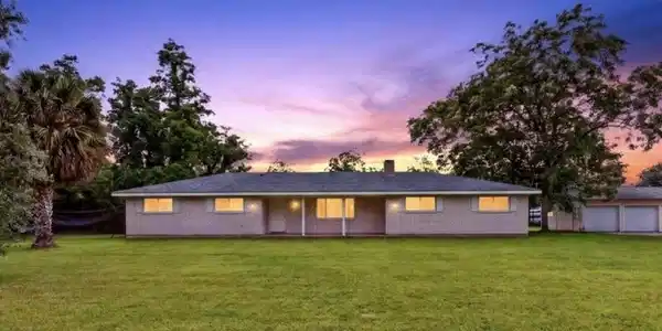 8374 Lakeshore Road