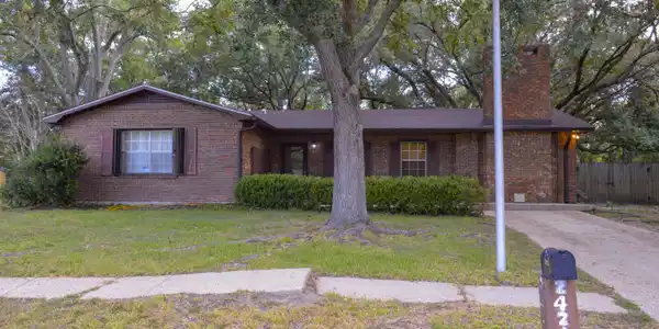 2424 Calle De Feliz Street