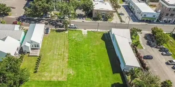 Image 4: 140 Main St 5