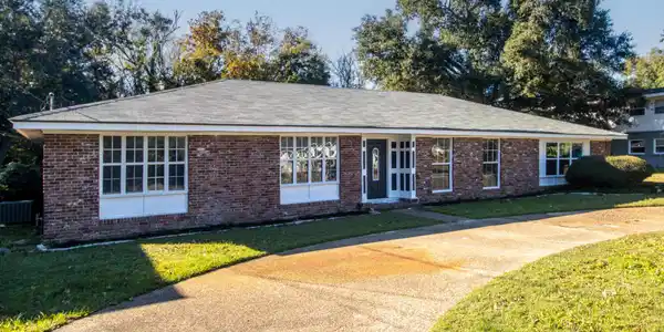 337 Oakridge Circle
